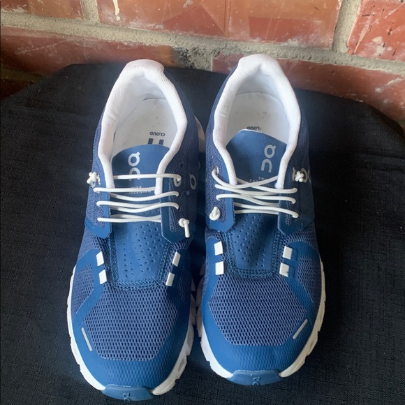 ON RUNNING Cloud 5 sneakers Size 5.5 - Picture 2 of 6